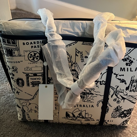 Tory Burch Perry printed Canvas triple compartment tote. - Picture 3 of 7